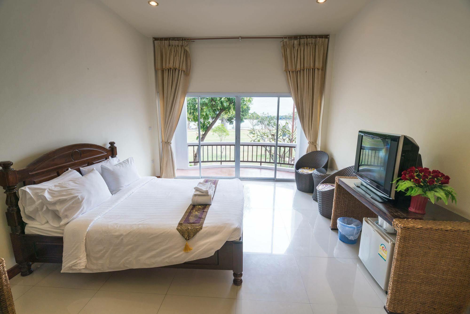 Vieng Khong Hotel Mukdahan Esterno foto
