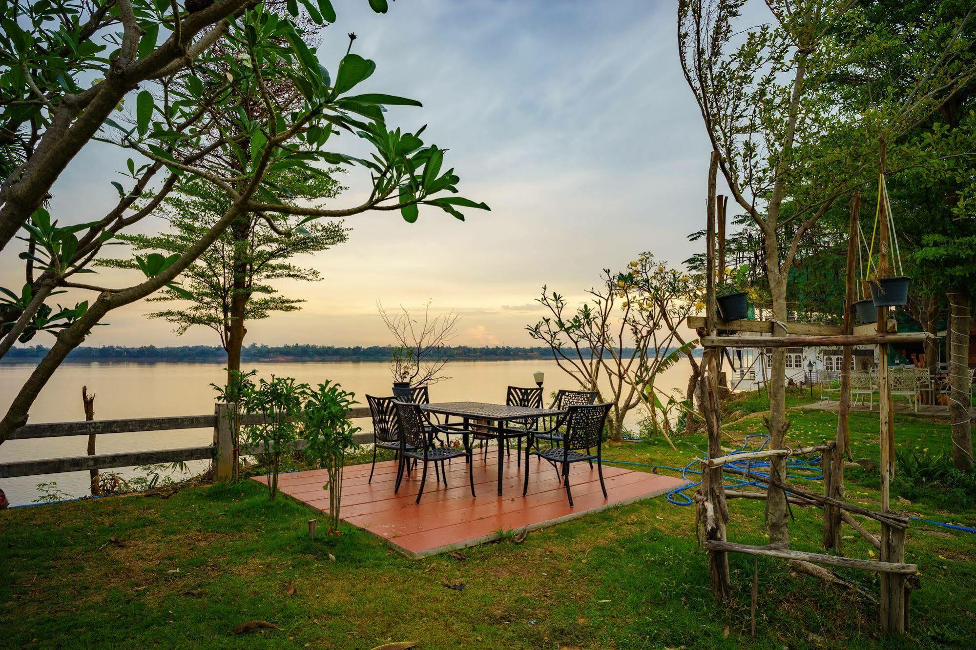 Vieng Khong Hotel Mukdahan Esterno foto